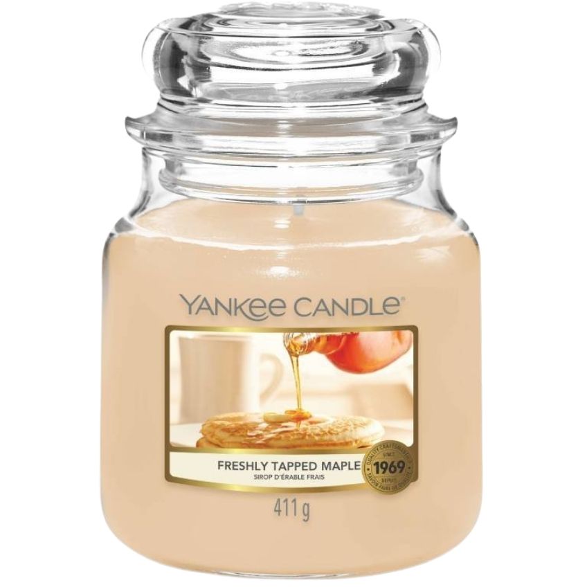 Střední vonná svíčka Yankee Candle Freshly Tapped Maple