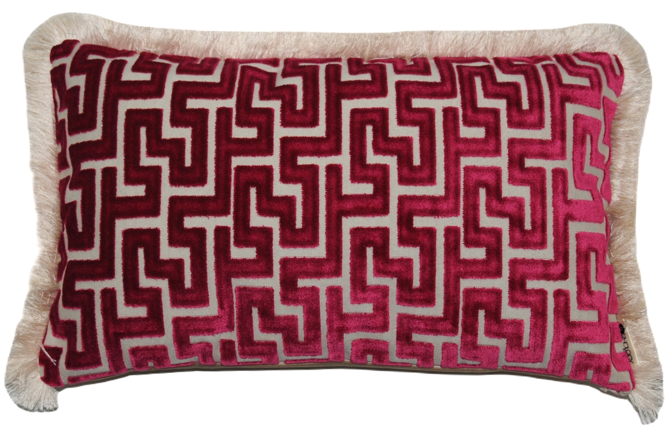 BOHOLOGY Růžový sametový povlak na polštář Labyrinth 30 x 50 cm s třásněmi